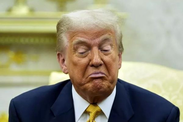 اف‌بی‌آی نام ترامپ را از اسناد اپستین حذف کرد | ترامپ: اوباما اسم منو نوشته بود!